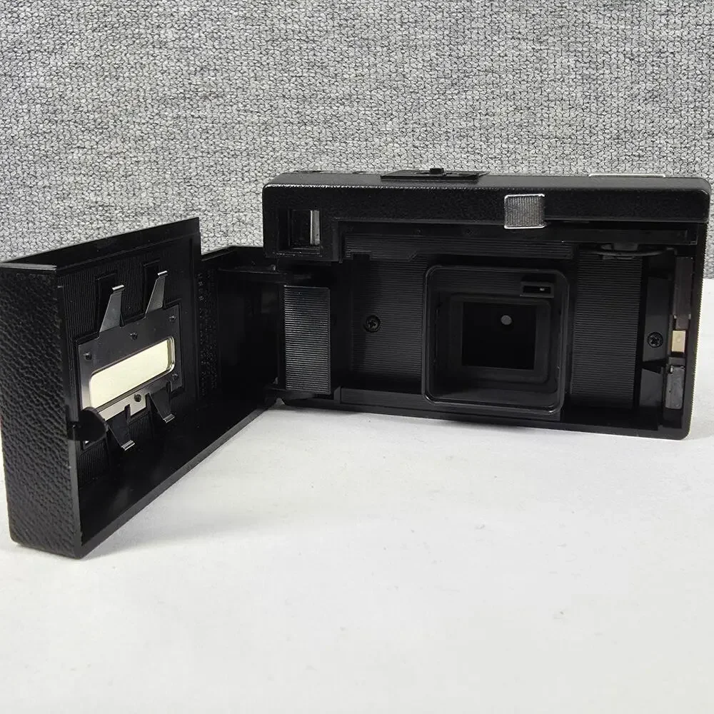 KODAK INSTAMATIC X-15 VINTAGE 126 FILM CAMERA, WINDS & SNAPS, COLLECTORS
